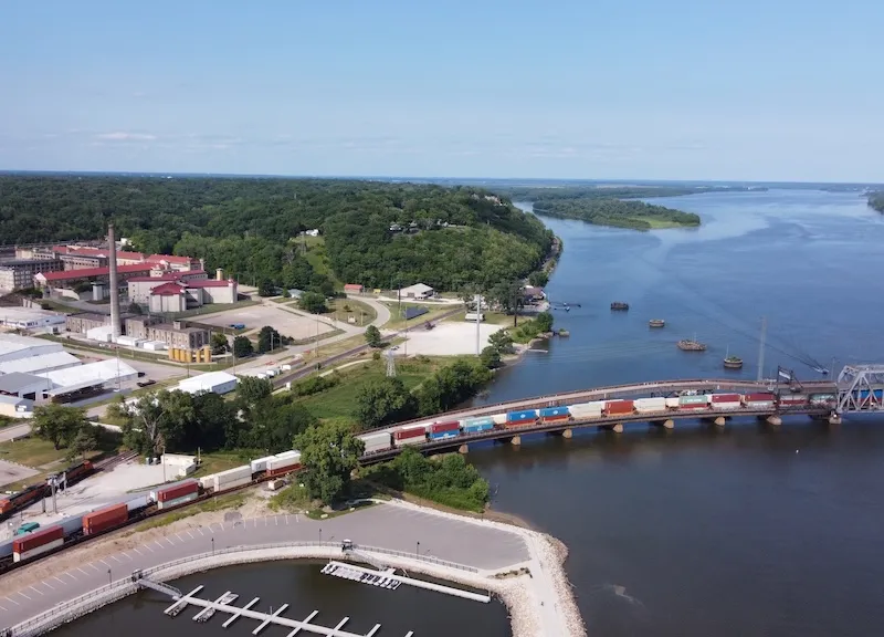 Ft. Madison - trains along the Mississippi